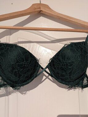 BNWT Victoria's Secret Green Push Up Bra (32B)